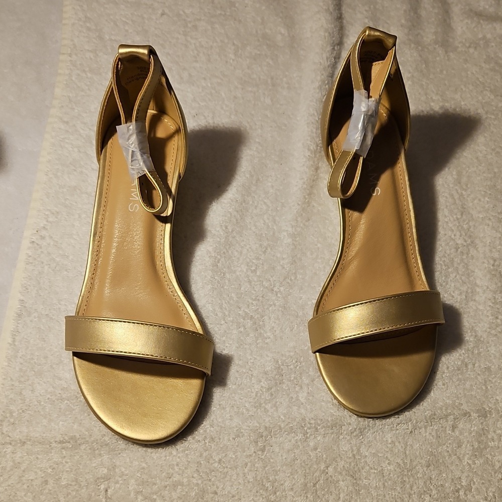 J.‎ Adams Gold Synthetic Wedge Ankle Strap Sandals Buckle Women's Size 6